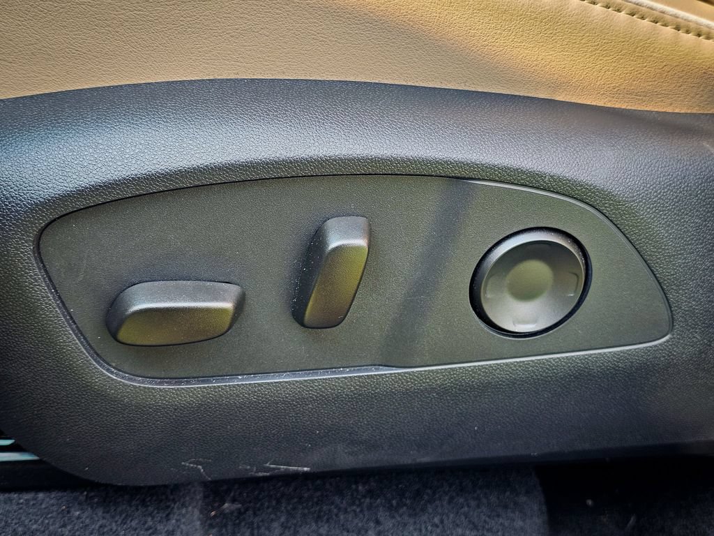 Used 2026 Buick Enclave Preferred w/ LPO, Floor Liner Package AWD/4WD image 17