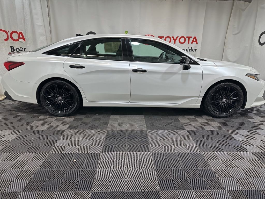 Used 2022 Toyota Avalon XSE image 8