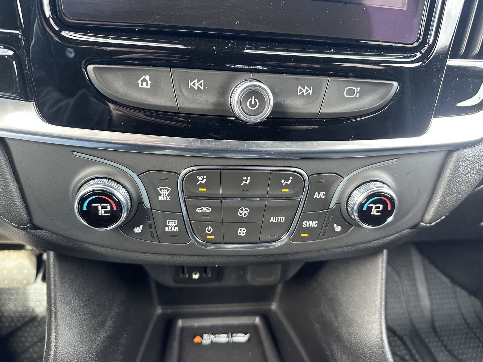 Used 2023 Chevrolet Traverse LT FWD image 29