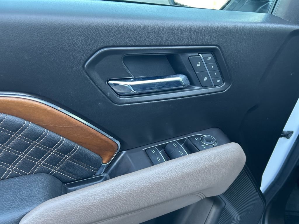 Certified 2025 GMC Canyon Denali image 15