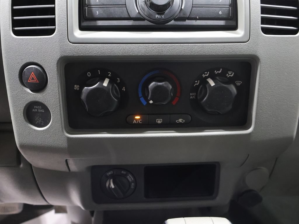 Used 2008 Nissan Frontier SE w/ SE Value Truck Pkg AWD/4WD image 23