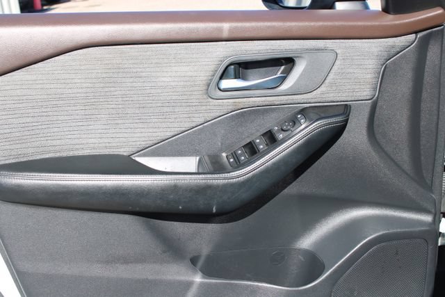 Used 2023 Nissan Rogue SV FWD image 9