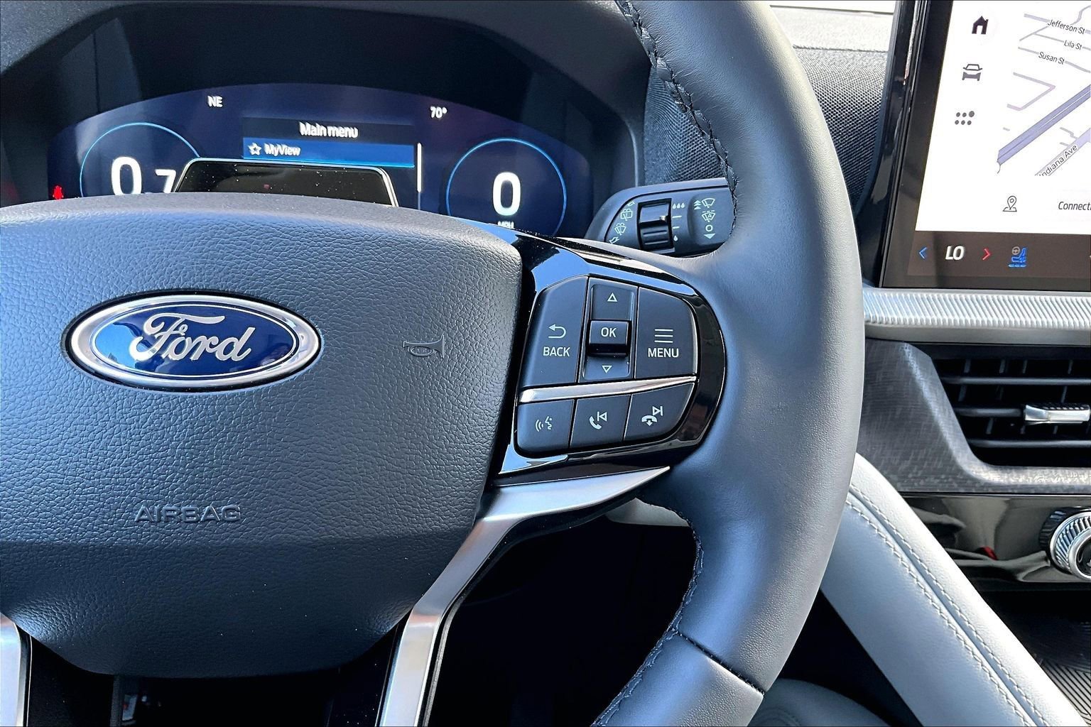 Used 2026 Ford Explorer Platinum w/ LUX Leather Package image 19