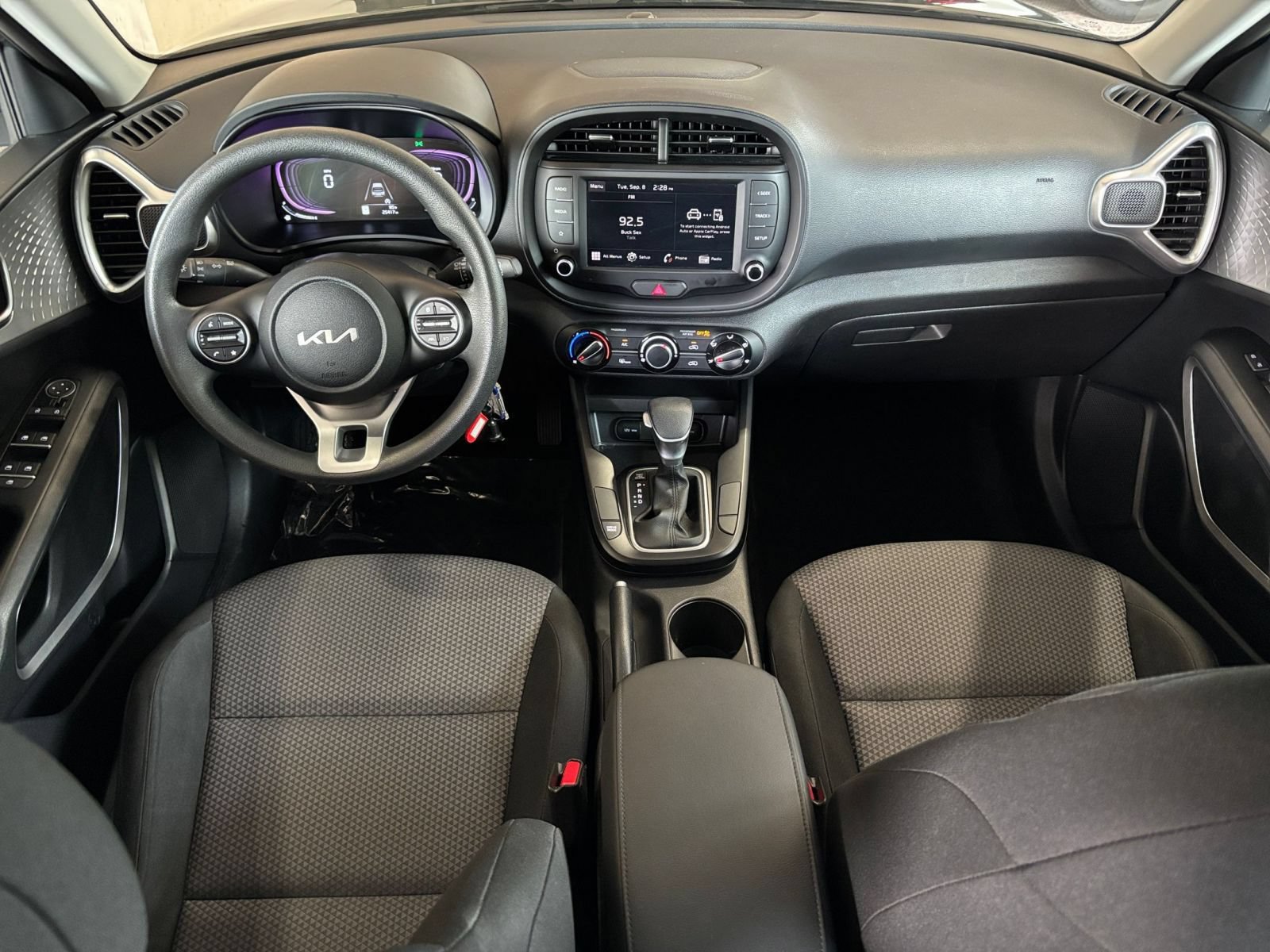 Used 2025 Kia Soul LX w/ LX Technology Package FWD image 30