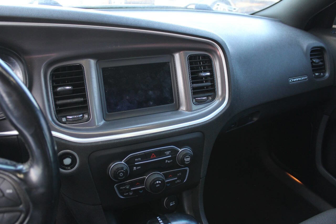 Used 2021 Dodge Charger SXT w/ Blacktop Package image 18