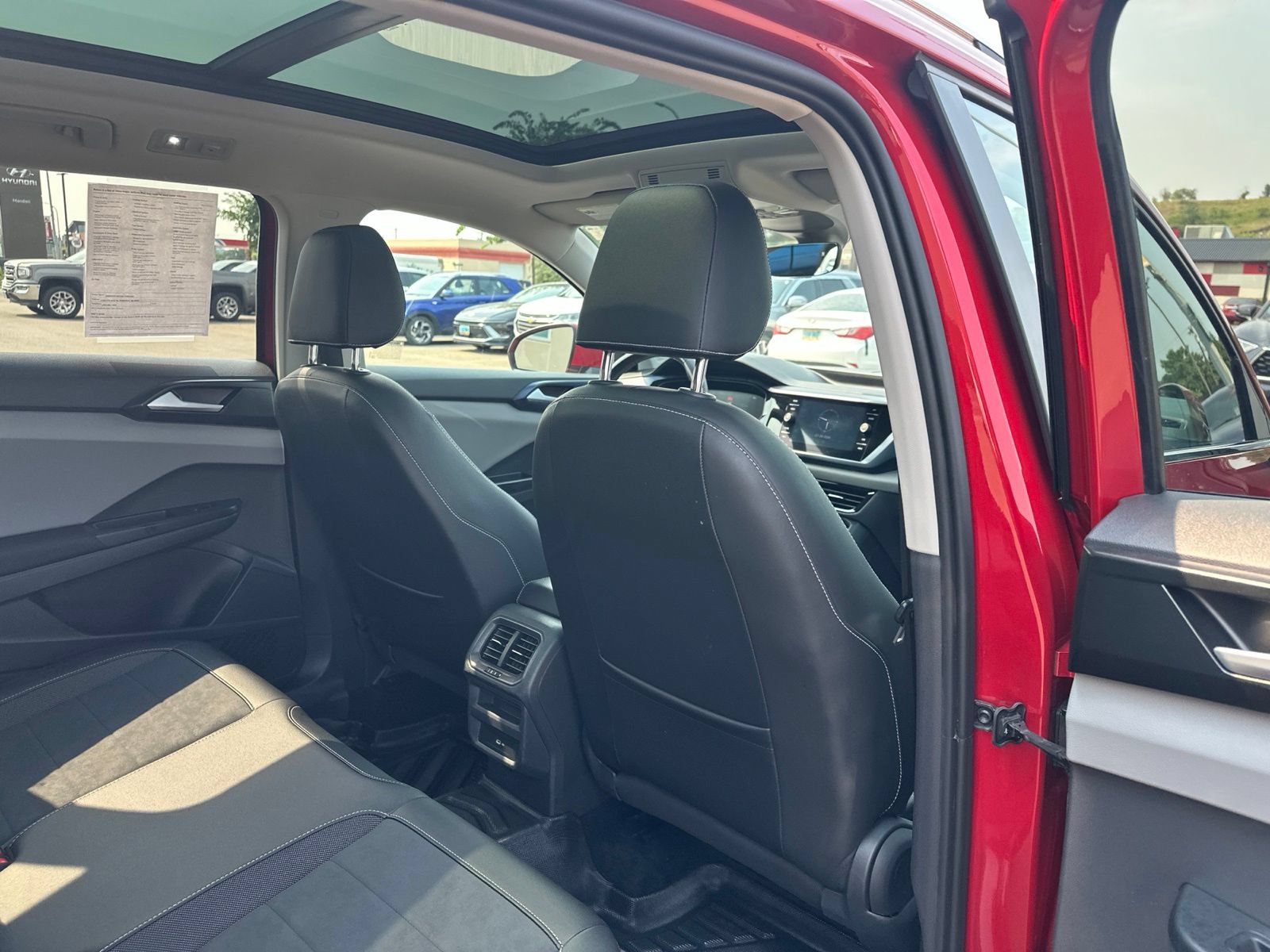 Certified 2023 Volkswagen Taos SE w/ Panoramic Sunroof Package AWD/4WD image 29