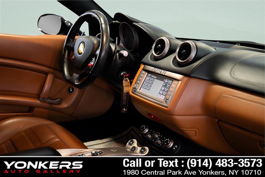Used 2010 Ferrari California RWD image 27