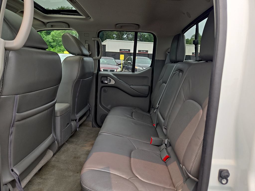 Used 2016 Nissan Frontier SL w/ Moonroof Package AWD/4WD image 11