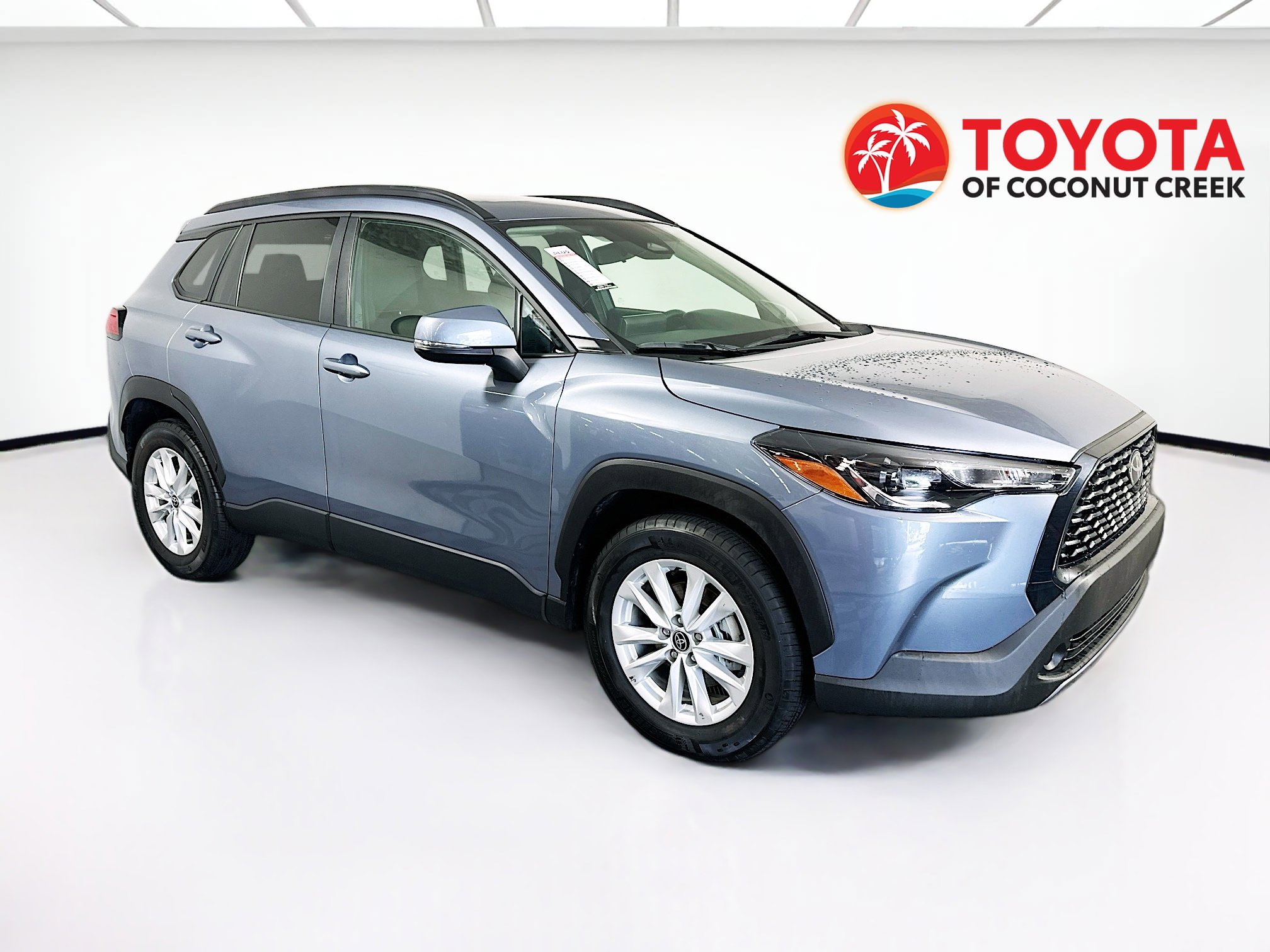 Used 2023 Toyota Corolla Cross LE w/ Moonroof Package image 1