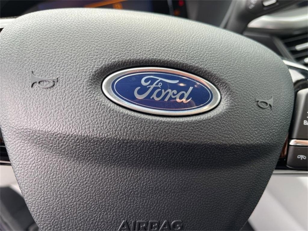 New 2025 Ford Escape SE image 16