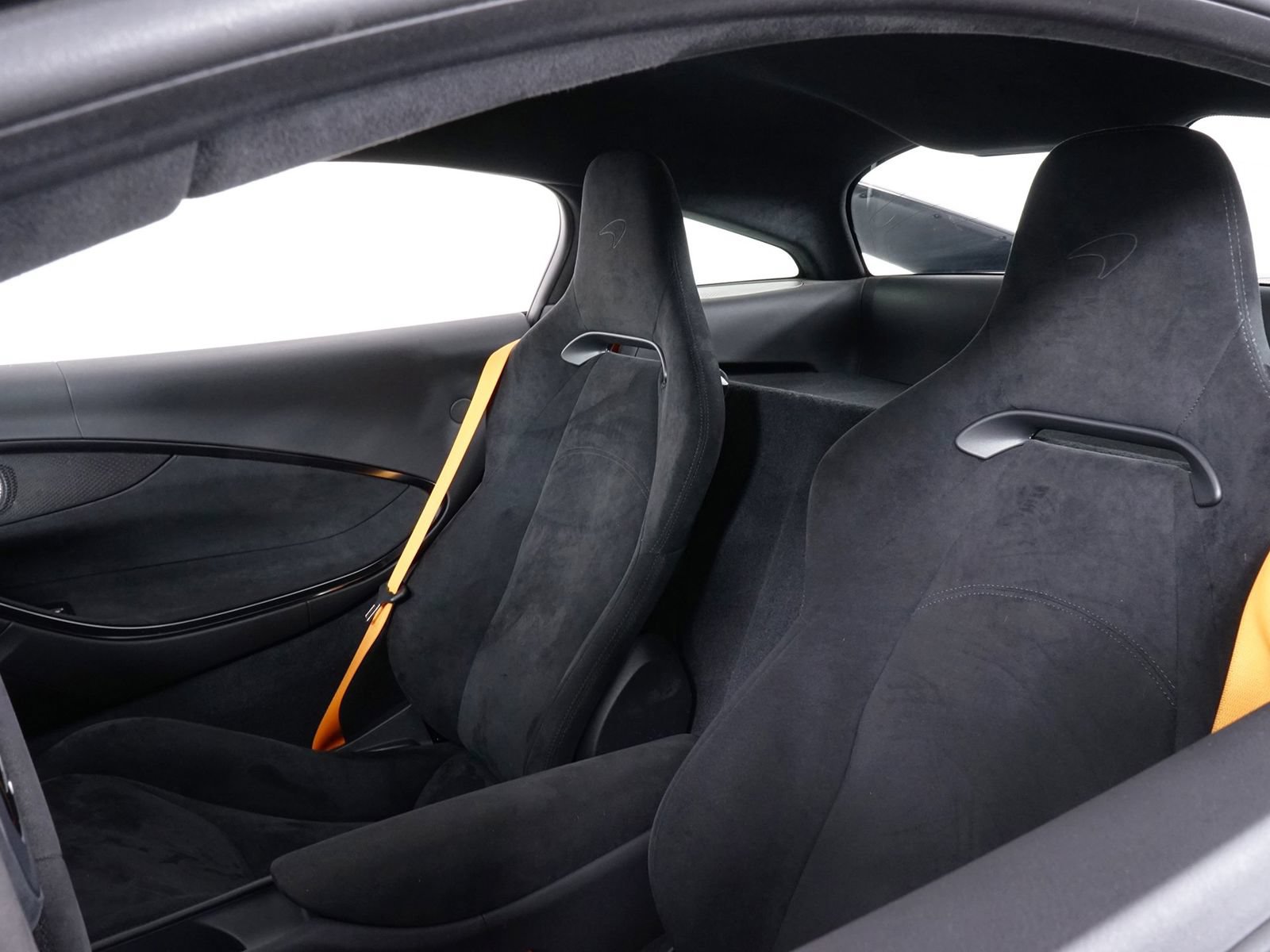 Used 2023 McLaren Artura RWD image 24