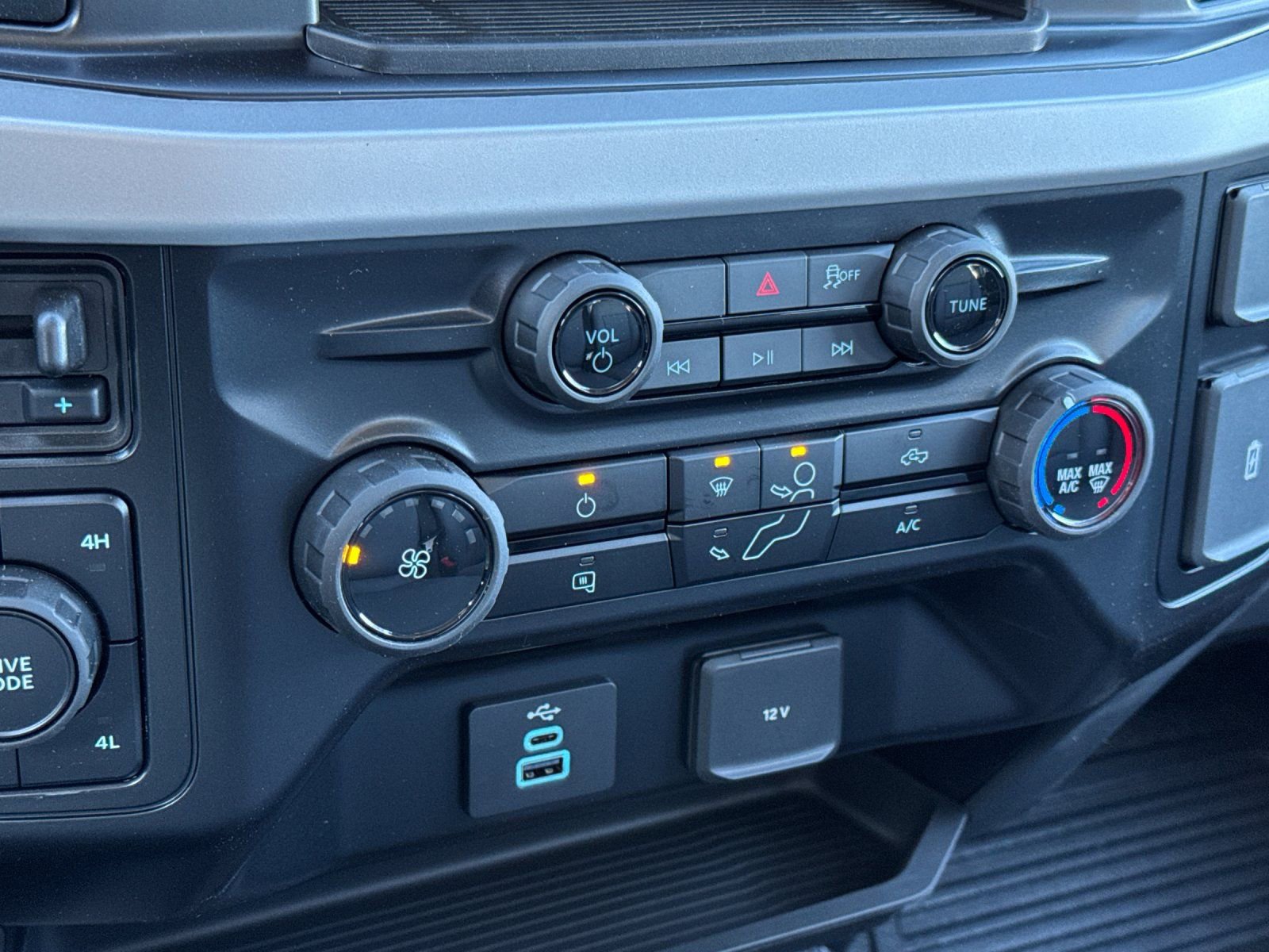 New 2026 Ford F250 XL w/ XL Chrome Package image 19