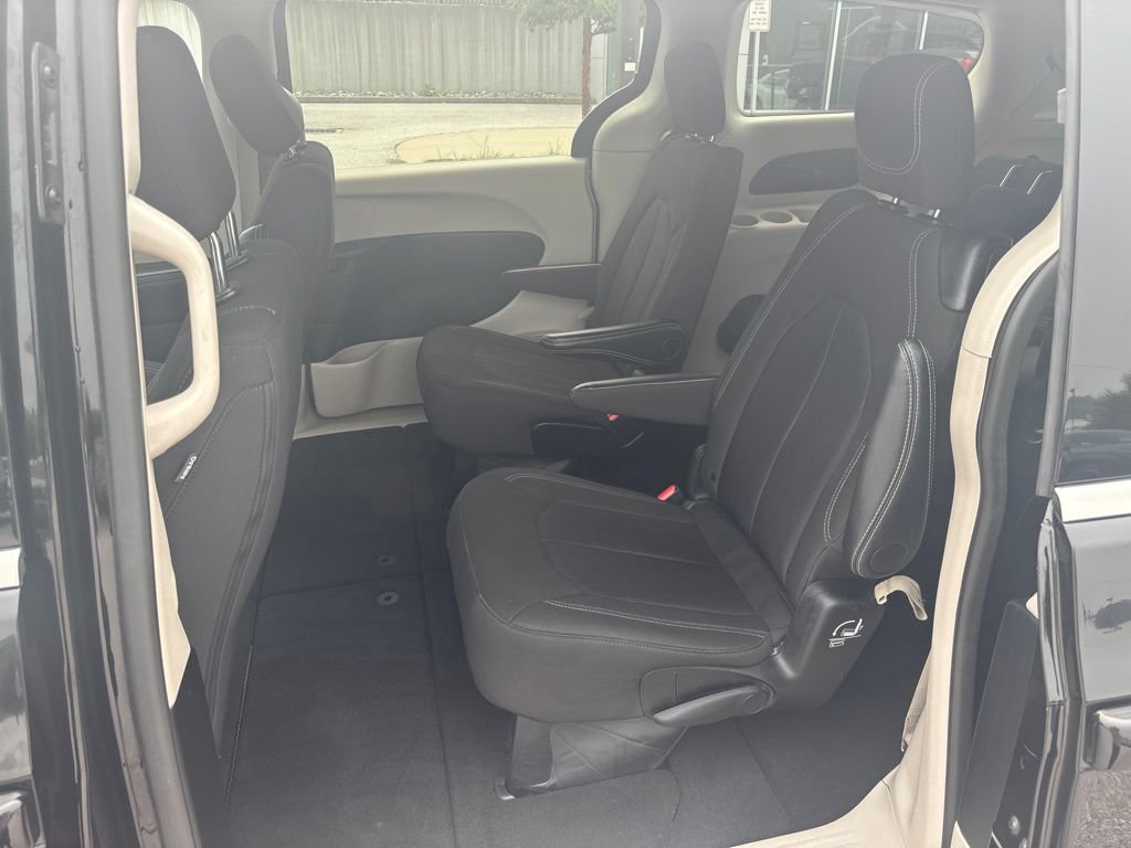 Used 2024 Chrysler Voyager LX FWD image 14