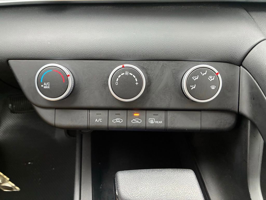 Used 2024 Hyundai Elantra SE image 28