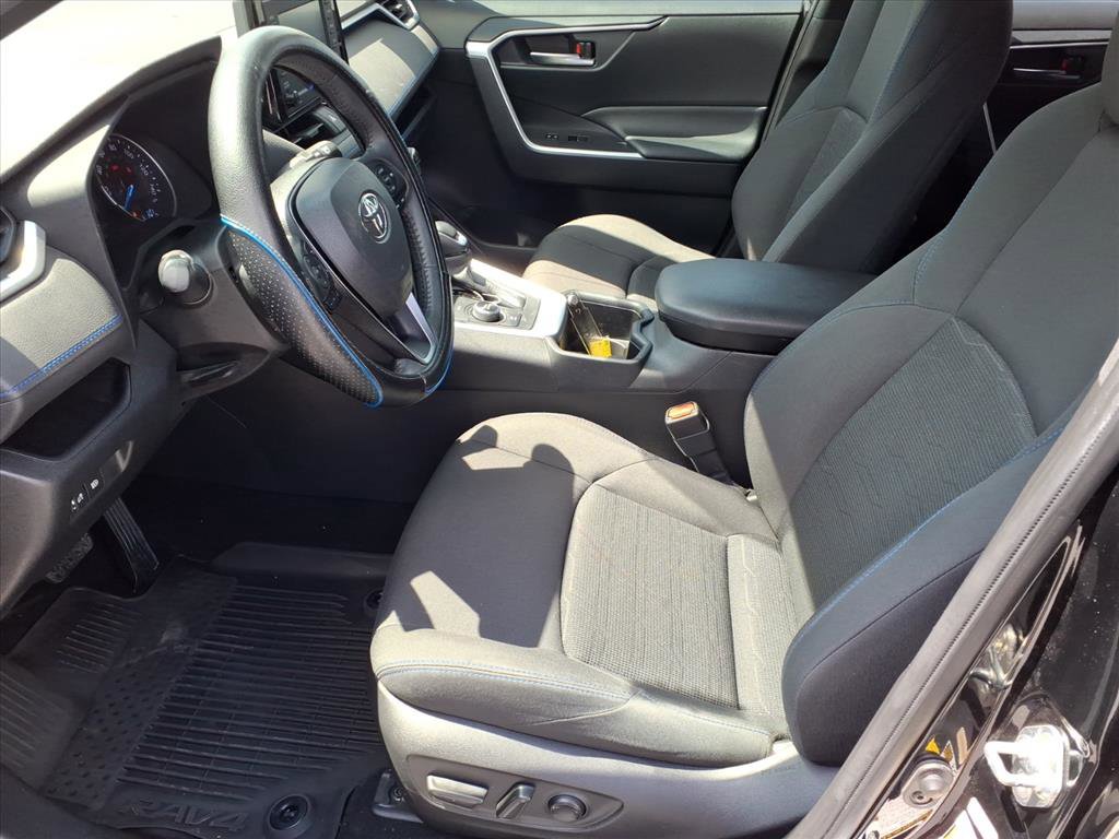 Used 2022 Toyota RAV4 SE image 11