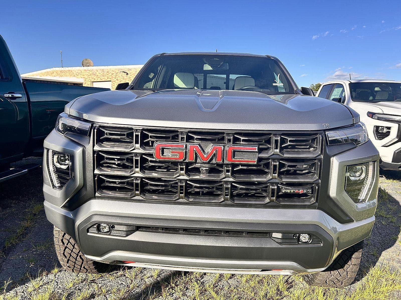 New 2025 GMC Canyon AT4 w/ AT4X Package image 3