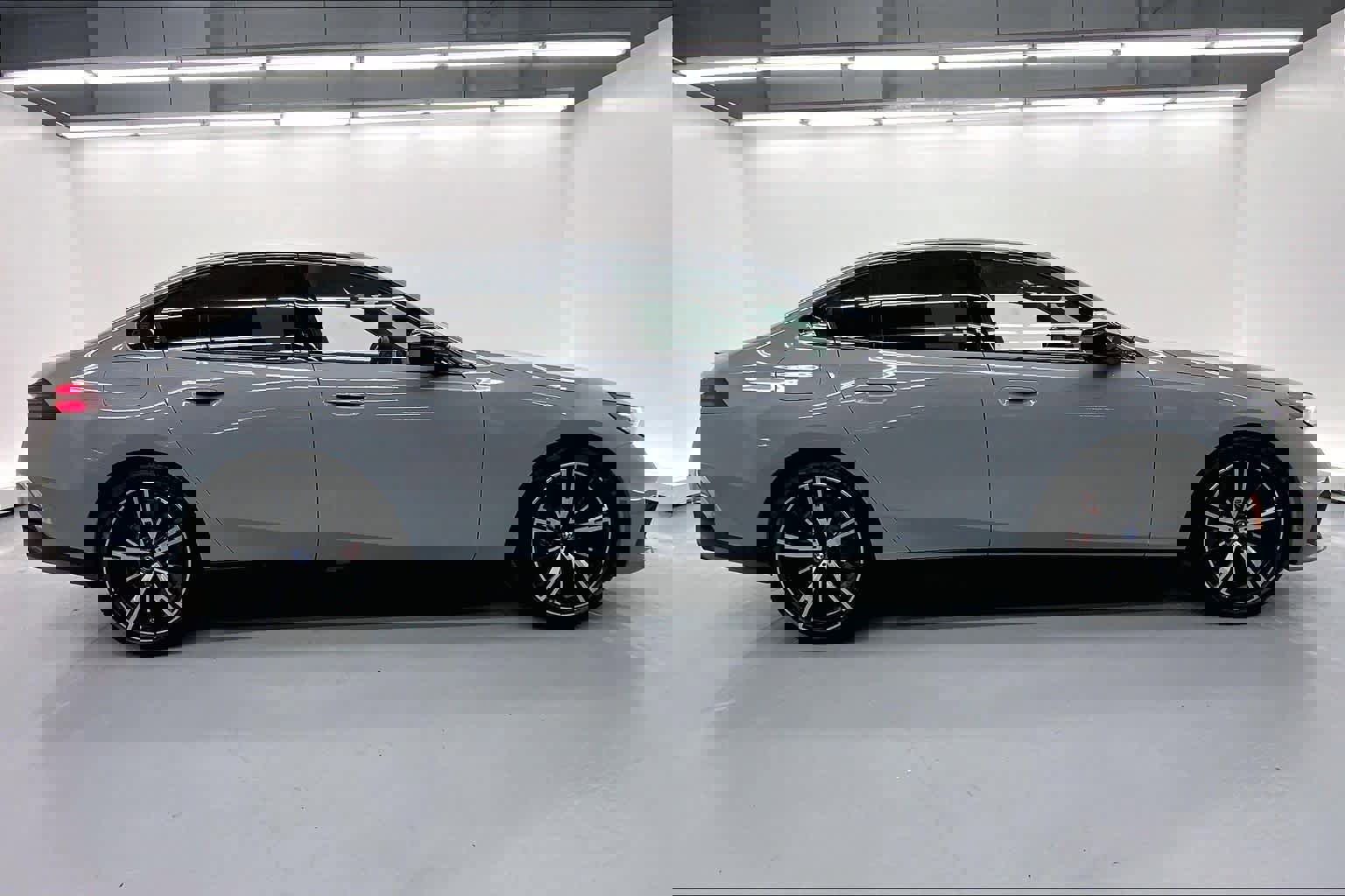 Used 2024 BMW i5 M60 w/ Premium Package image 5