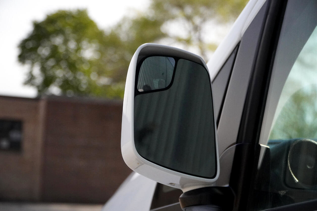 Used 2020 Nissan NV200 SV w/ Sliding Glass Door Package image 4