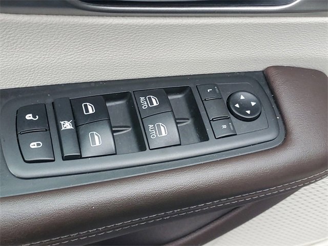 Used 2019 Chrysler Pacifica Touring-L w/ Advanced Safetytec Group image 16