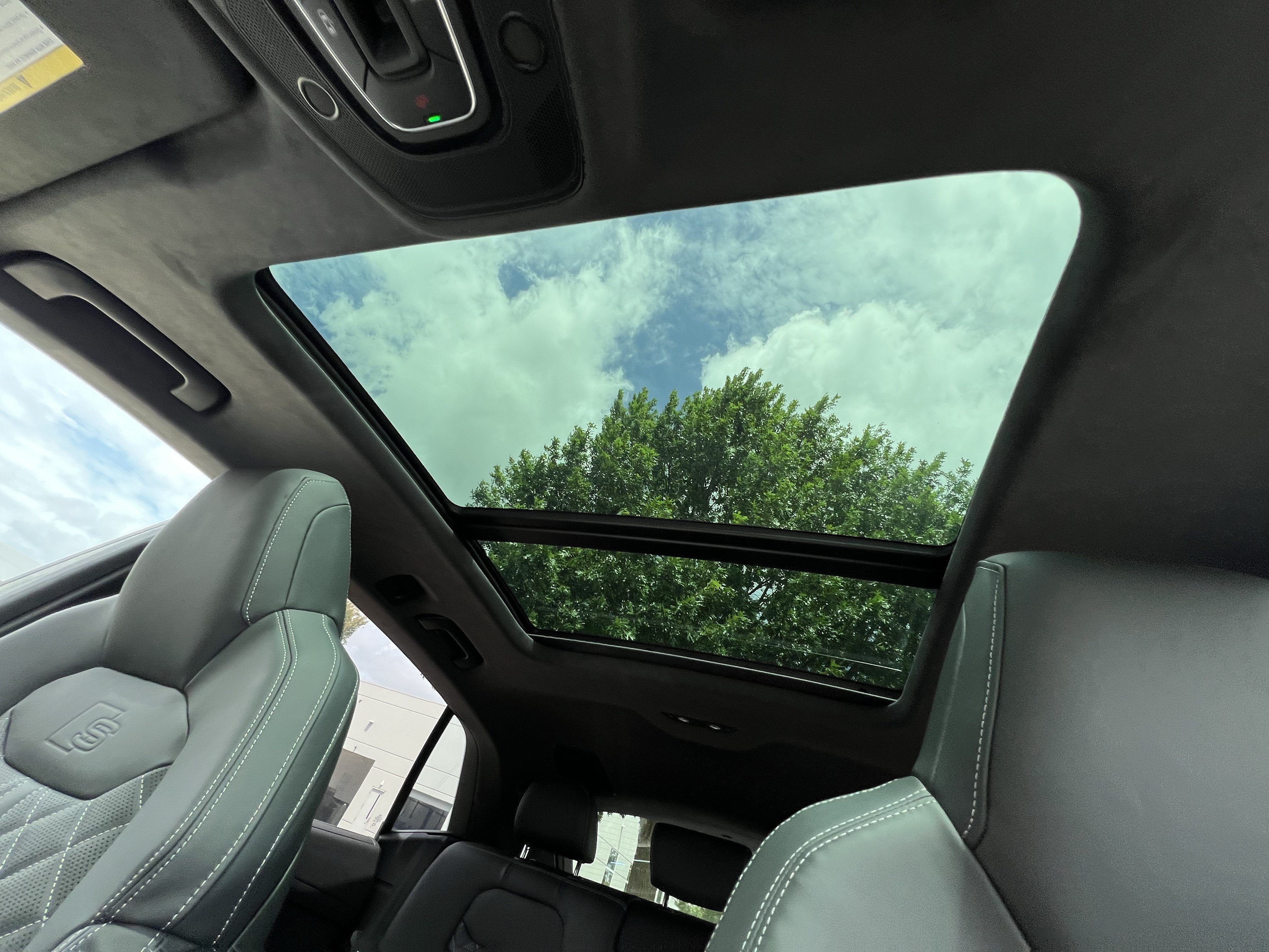 New 2026 Audi SQ8 Prestige AWD/4WD image 31