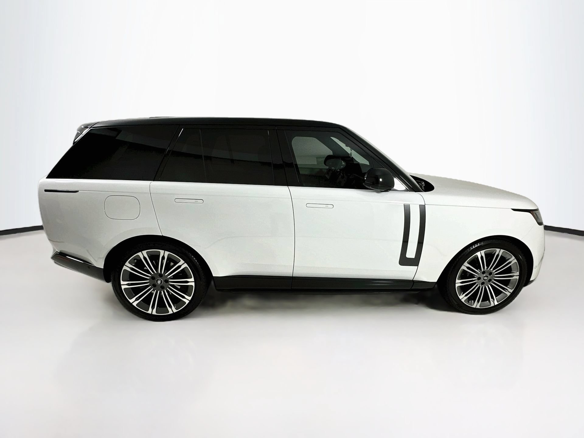 Used 2024 Land Rover Range Rover SE AWD/4WD image 9