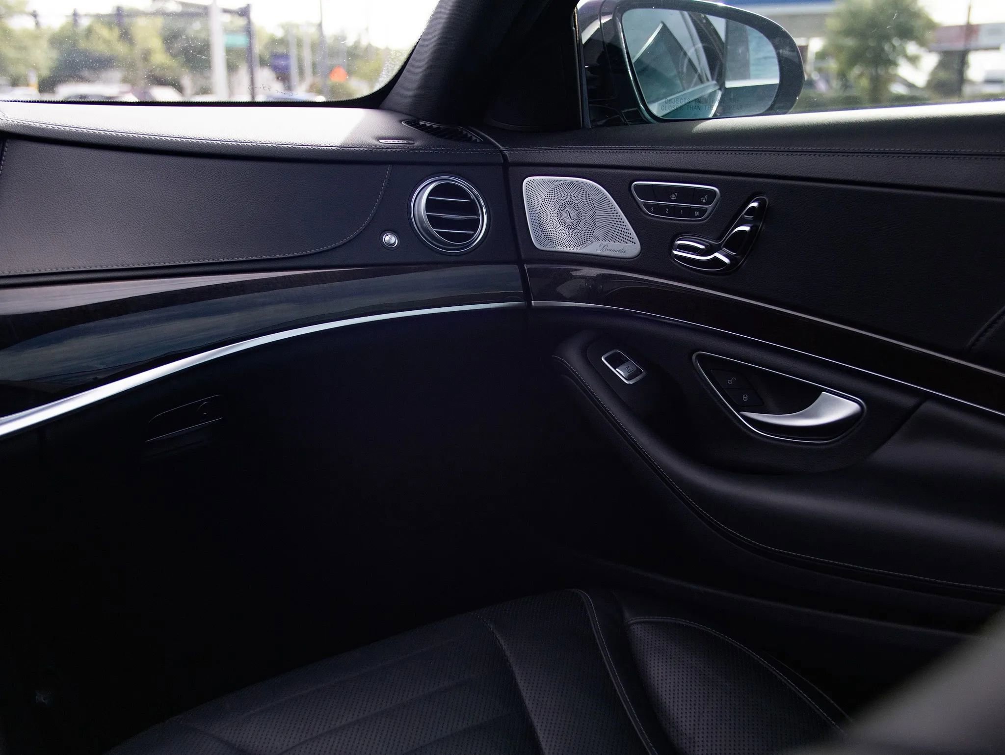 Used 2015 Mercedes-Benz S 550 Sedan image 39