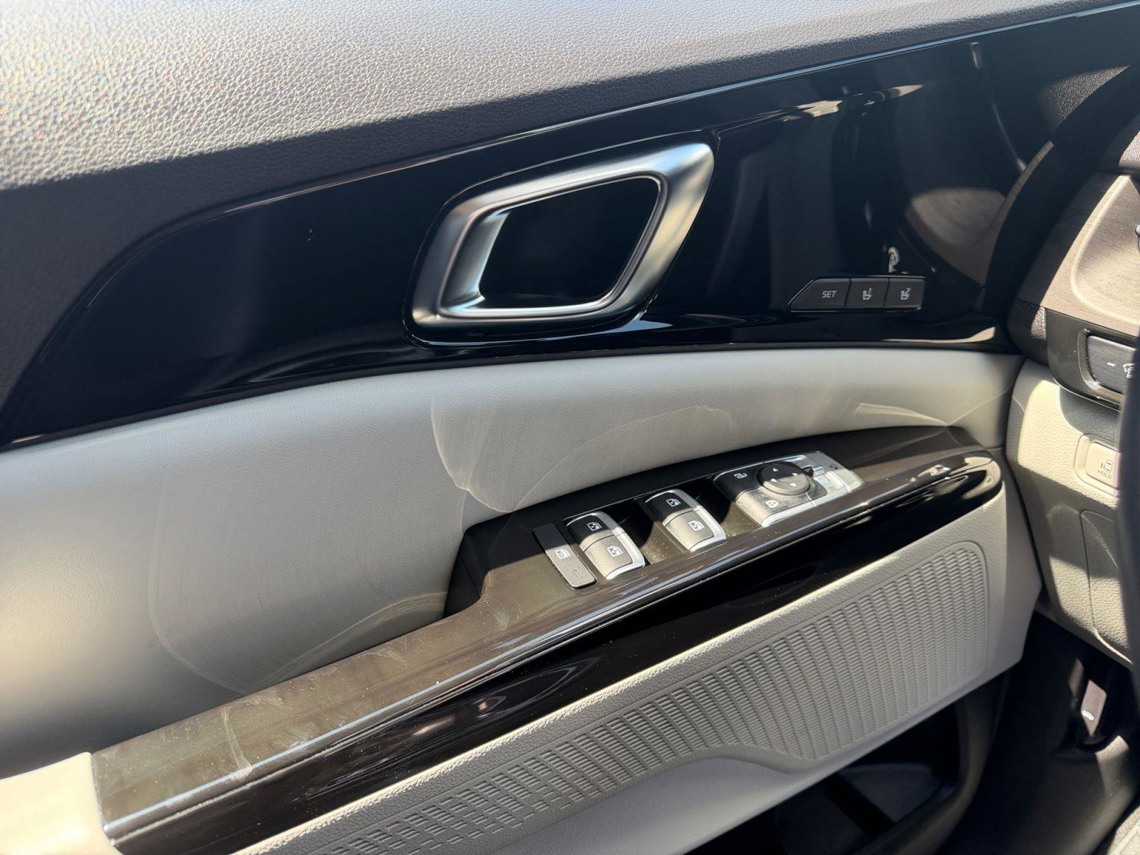 Used 2023 Kia Carnival SX FWD image 17