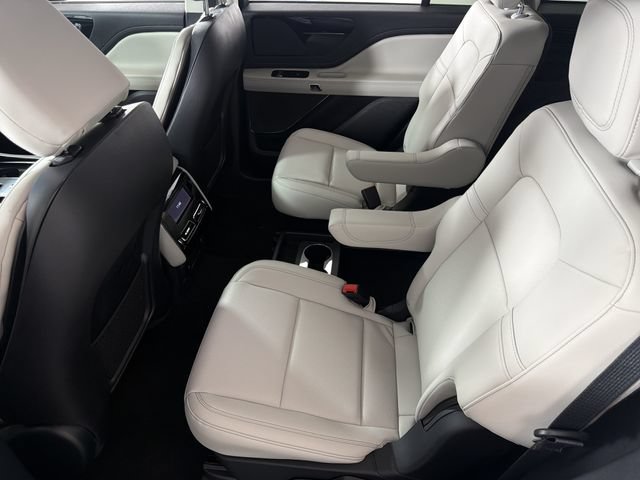 New 2026 Lincoln Aviator AWD image 20