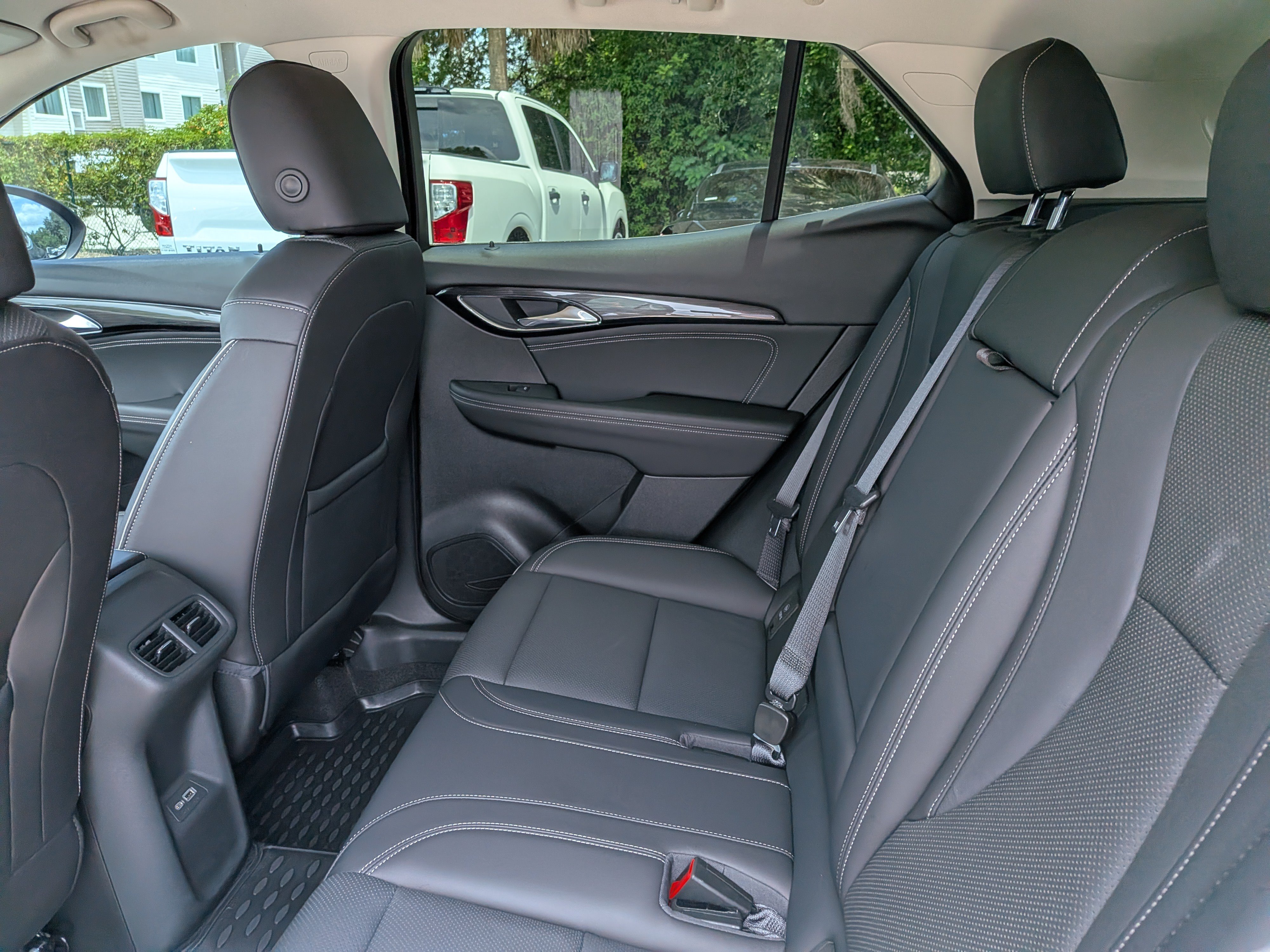 Used 2023 Buick Envision Essence AWD/4WD image 15