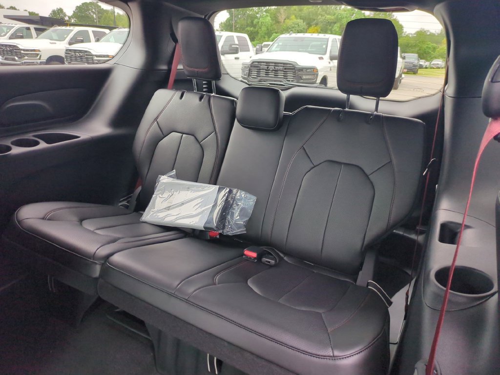 New 2027 Chrysler Pacifica Select FWD image 29
