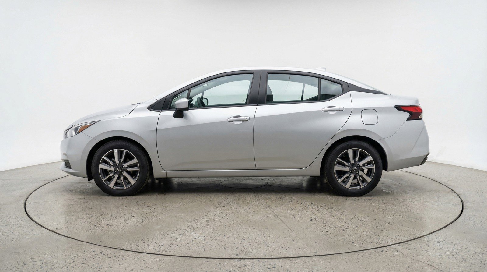 Used 2025 Nissan Versa SV image 5