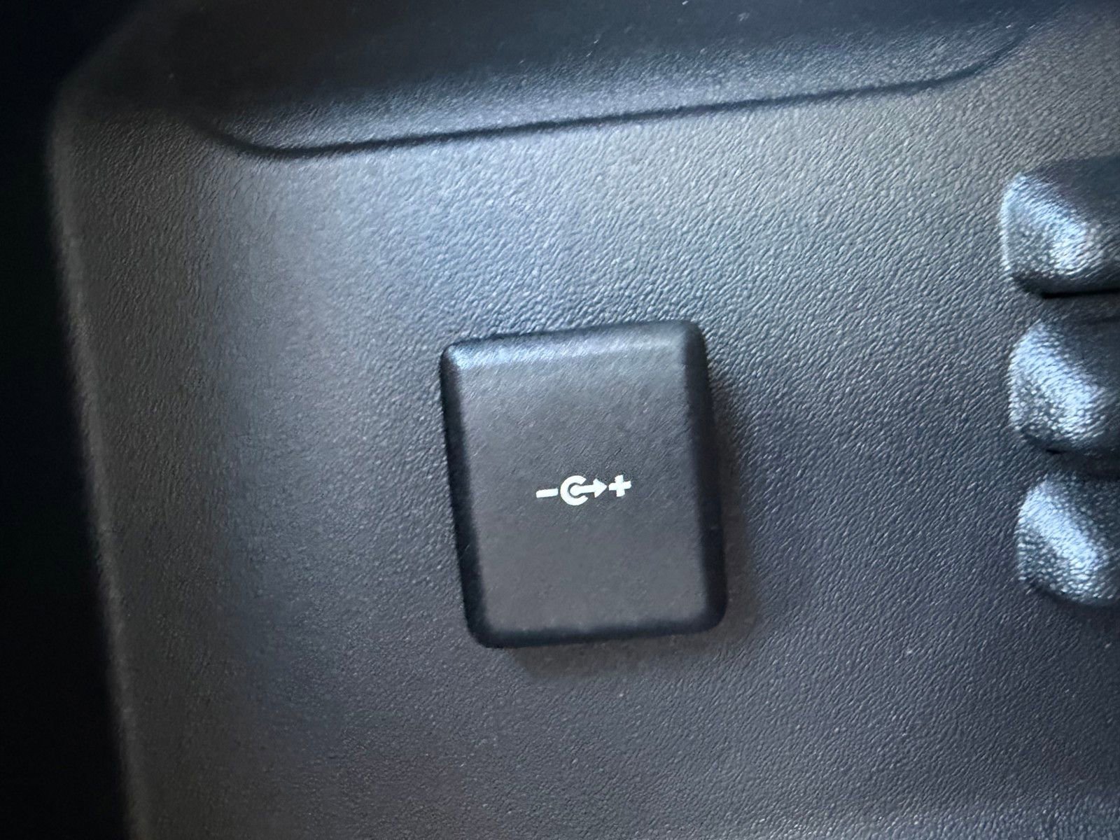 New 2026 Land Rover Defender 110 V8 image 34