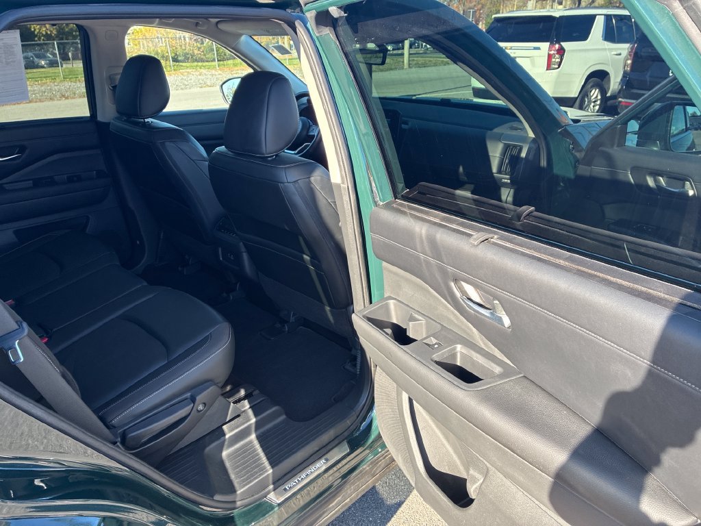 Used 2023 Nissan Pathfinder SL w/ Lighting Package (N92) AWD/4WD image 33