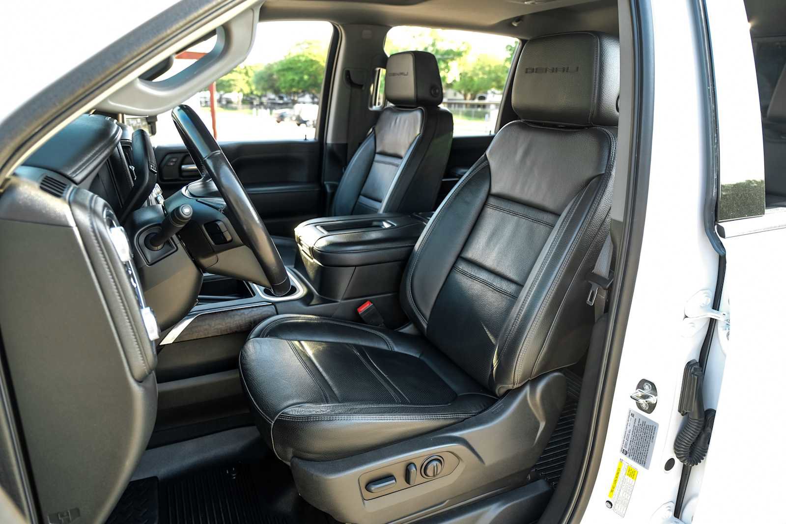 Used 2022 GMC Sierra 3500 Denali w/ Denali Ultimate Package AWD/4WD image 32