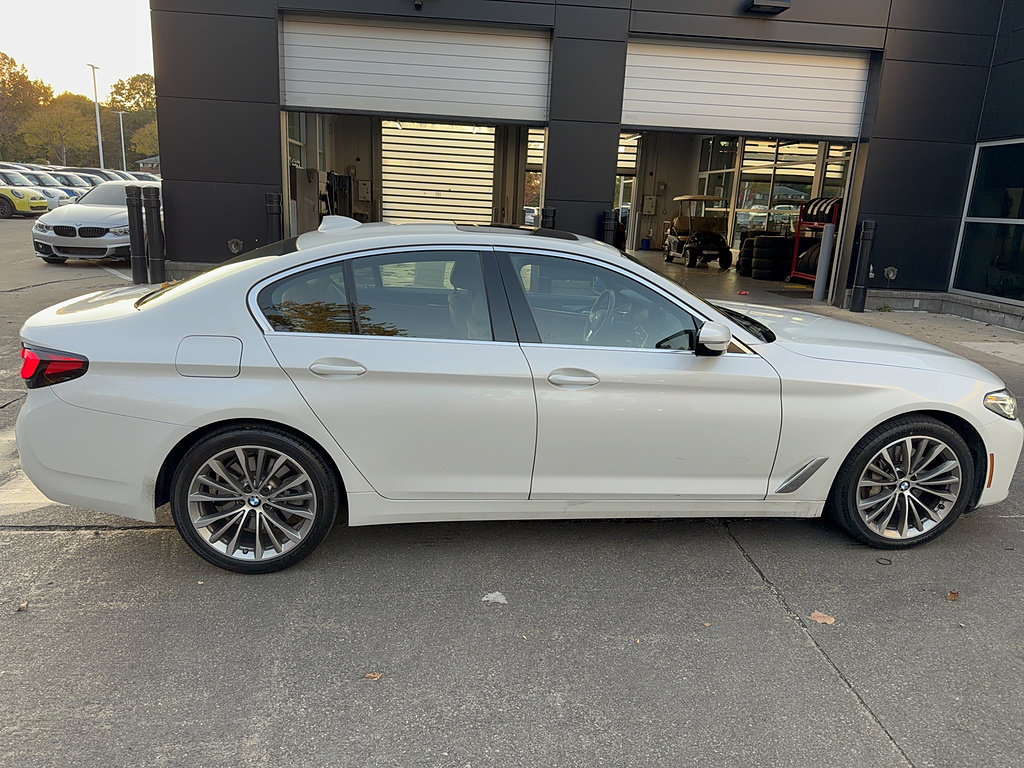 Used 2022 BMW 540i xDrive w/ Premium Package AWD/4WD image 4