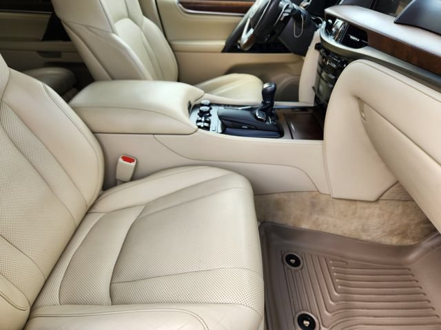 Used 2017 Lexus LX 570 4WD w/ Luxury Package image 23