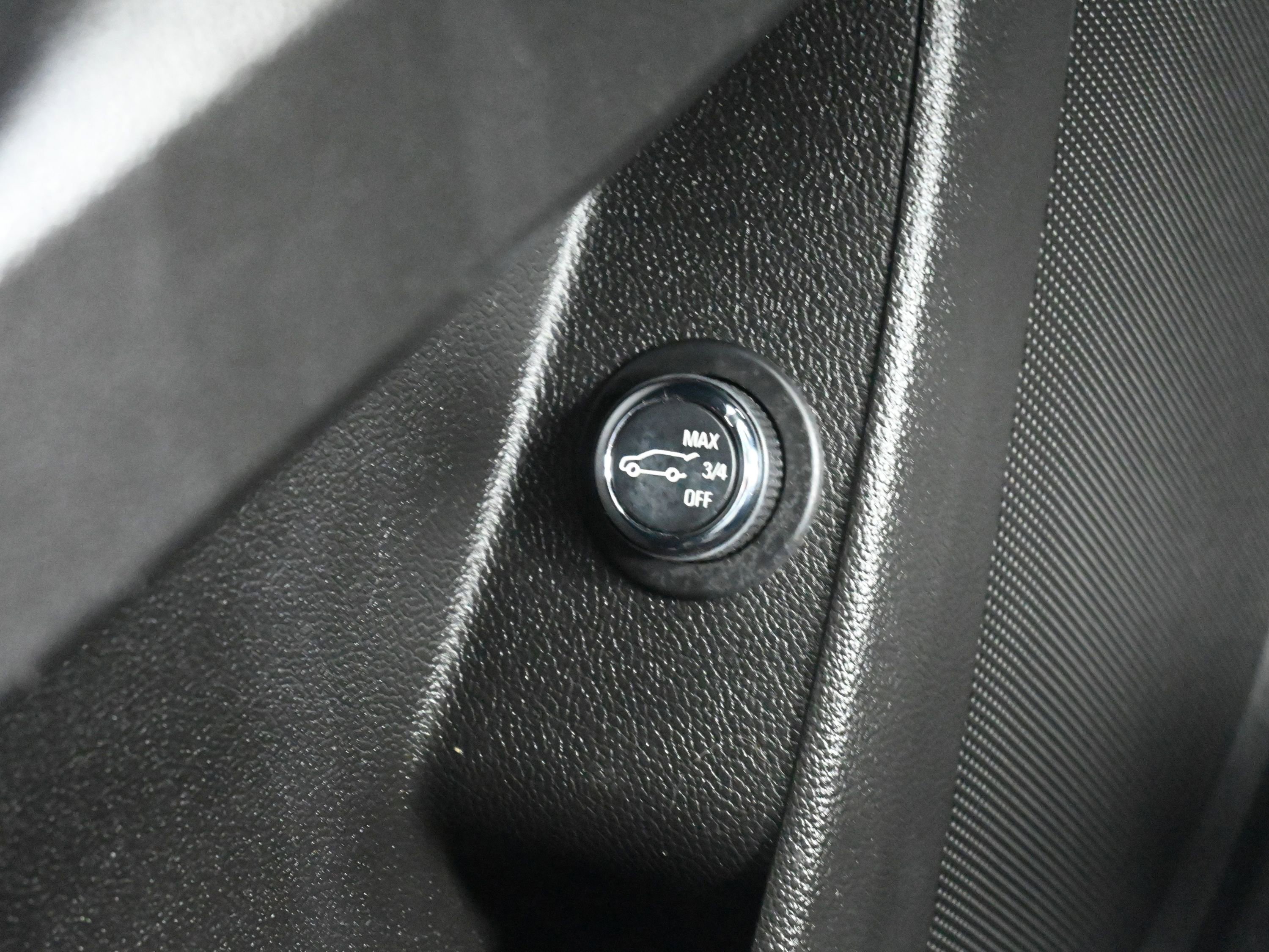 Used 2020 Chevrolet Traverse LT w/ LPO, Black Accent Package image 30