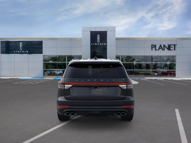 New 2026 Lincoln Aviator 2WD w/ Jet Appearance Package image 5