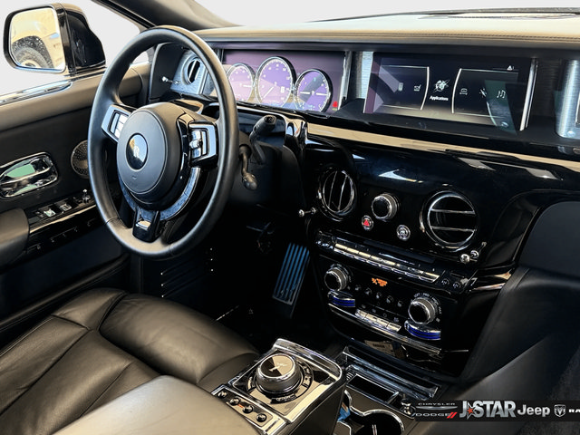 Used 2022 Rolls-Royce Phantom Sedan RWD image 19