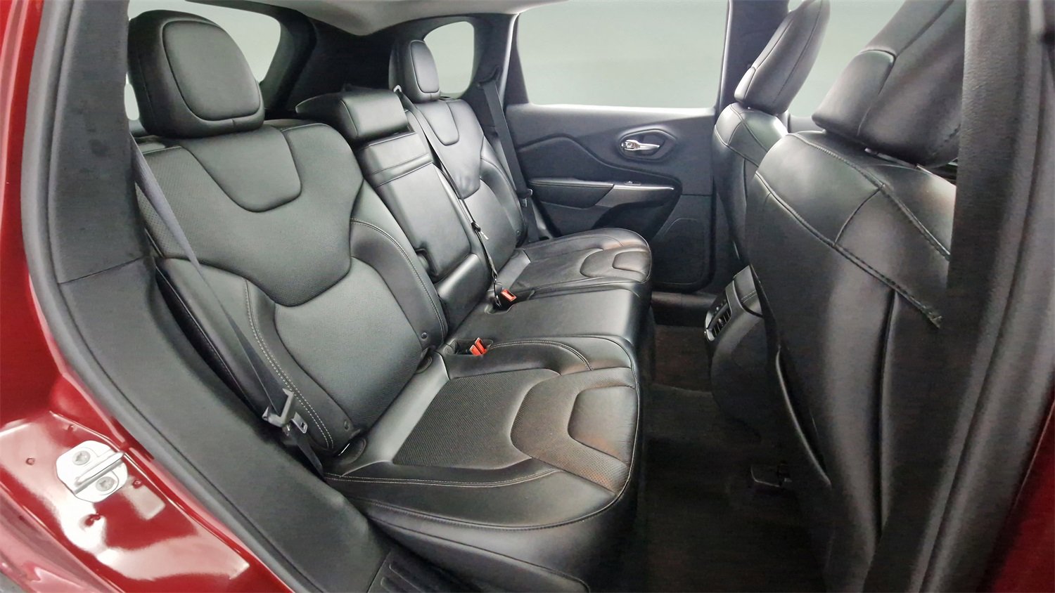 Used 2019 Jeep Cherokee Limited image 26