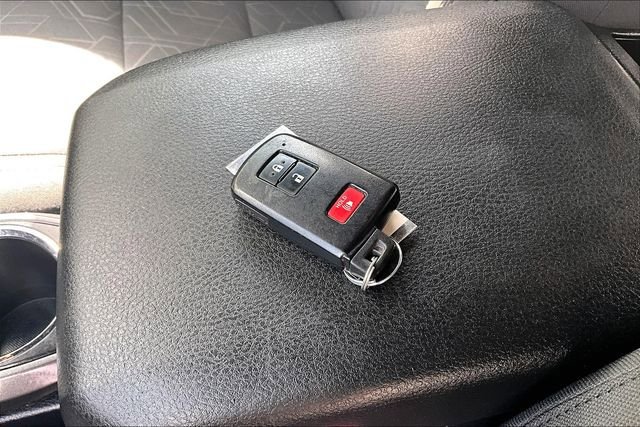 Used 2018 Toyota Tacoma TRD Off-Road w/ Technology Package AWD/4WD image 11