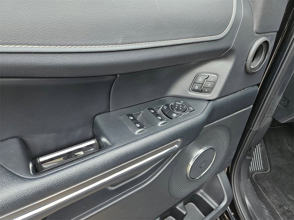 Used 2024 Ford Expedition XLT image 16