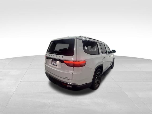 Used 2024 Jeep Wagoneer Series III AWD/4WD image 7