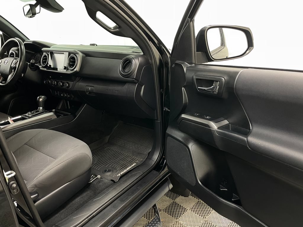 Used 2019 Toyota Tacoma TRD Off-Road AWD/4WD image 34