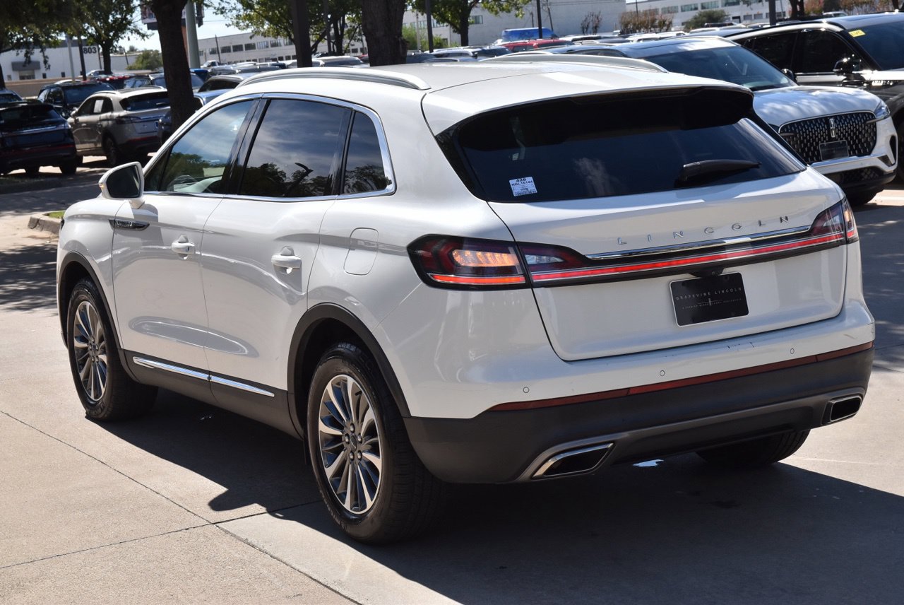 Used 2022 Lincoln Nautilus FWD w/ Premium Package image 10