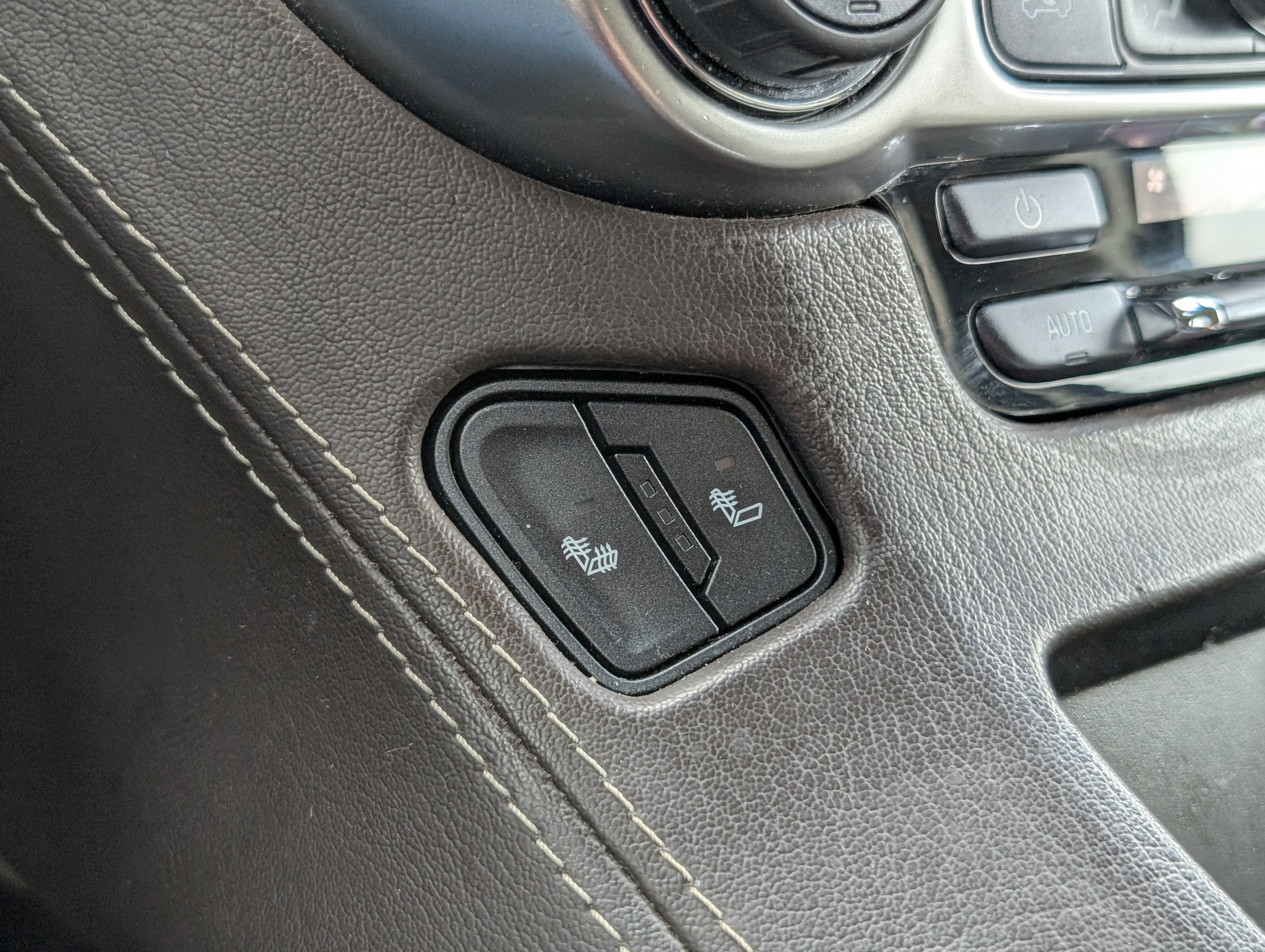 Used 2019 Chevrolet Suburban LT RWD image 19
