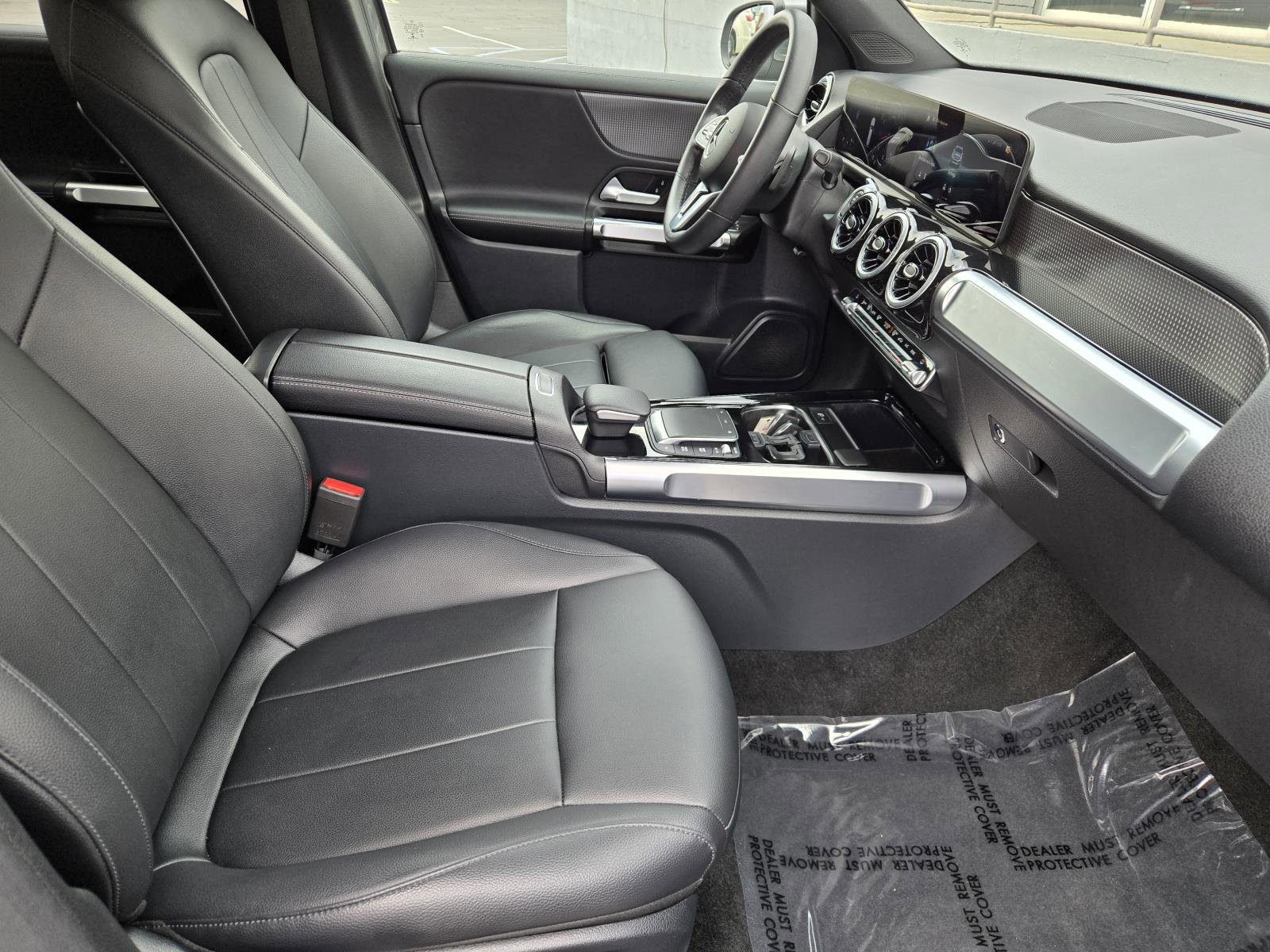 Used 2022 Mercedes-Benz GLB 250 4MATIC w/ Premium Package Lite image 32