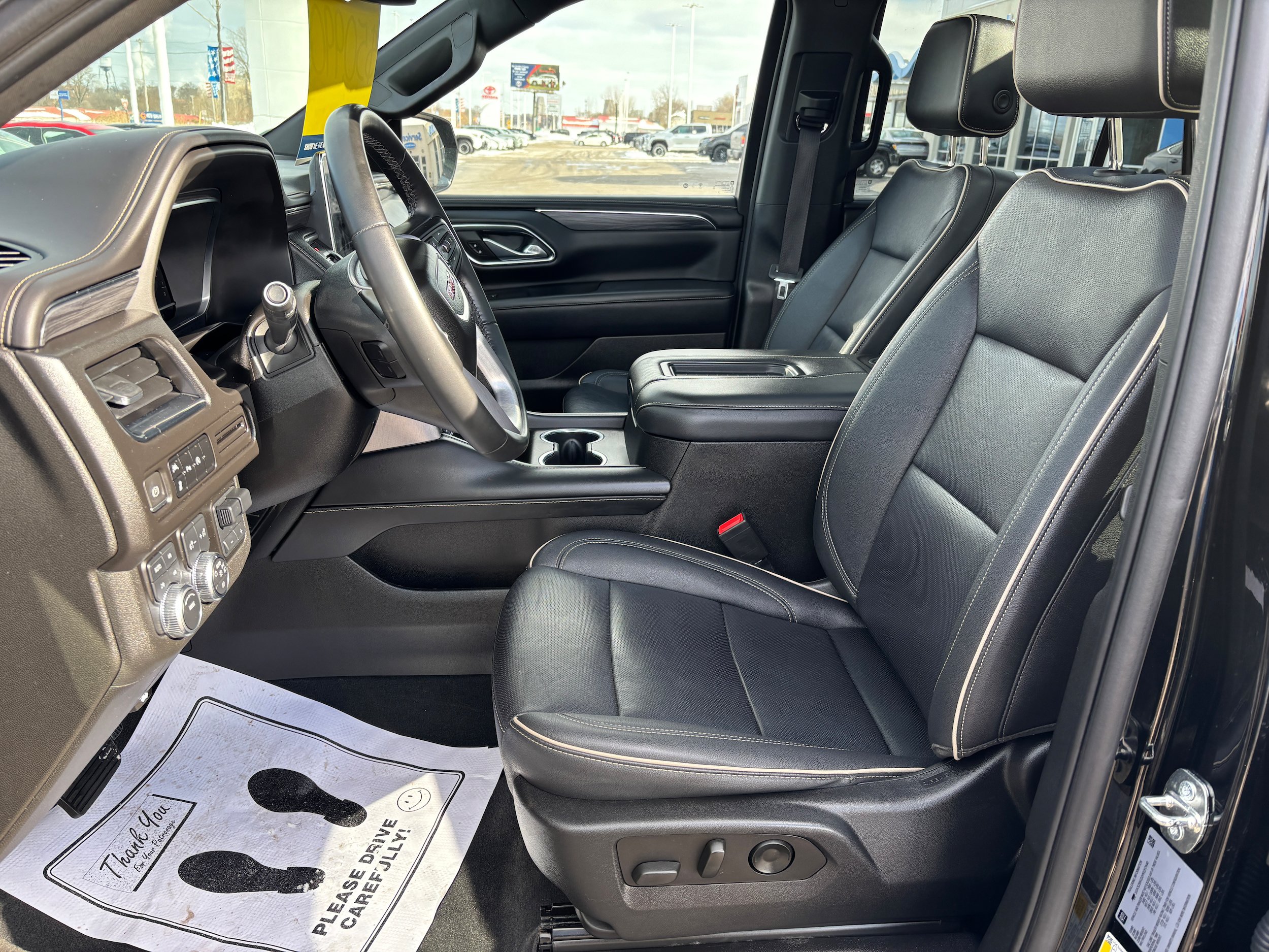 Used 2023 GMC Yukon SLT w/ Max Trailering Package AWD/4WD image 9