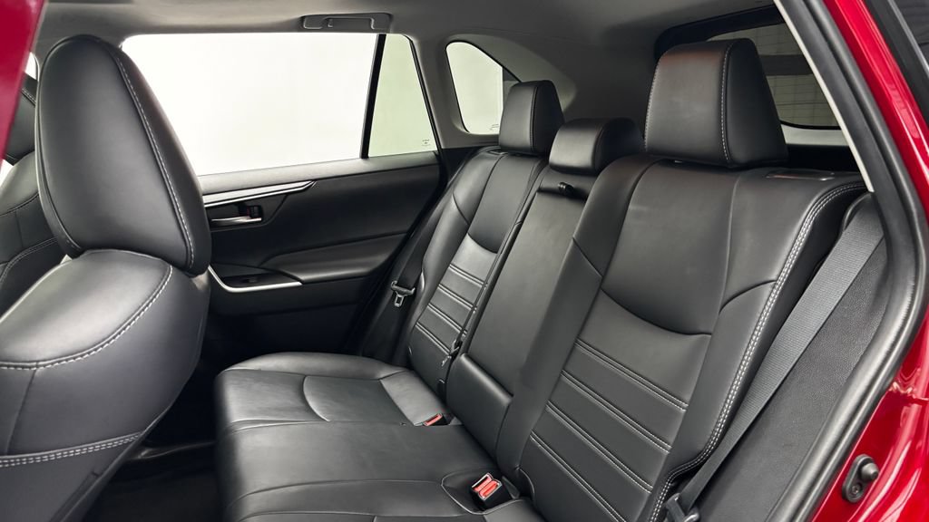 Used 2021 Toyota RAV4 XLE Premium AWD/4WD image 29