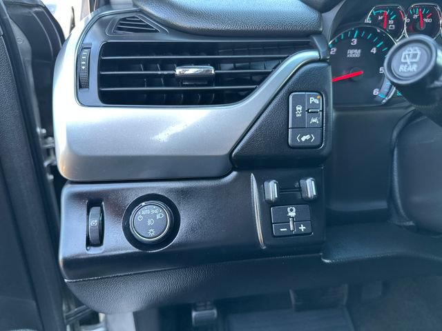 Used 2018 Chevrolet Tahoe LT w/ Luxury Package RWD image 17